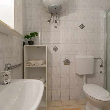 Adelia Apartment
